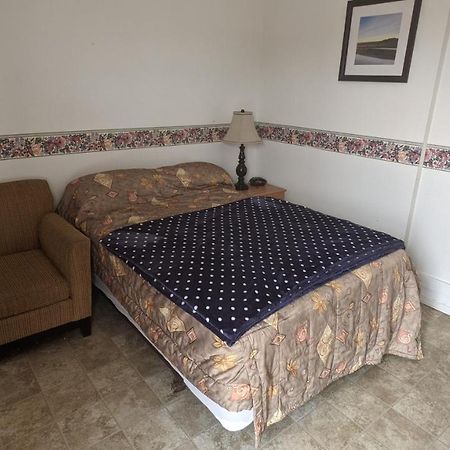 Balgonie Motel Motor Inn Pilot Butte 外观 照片